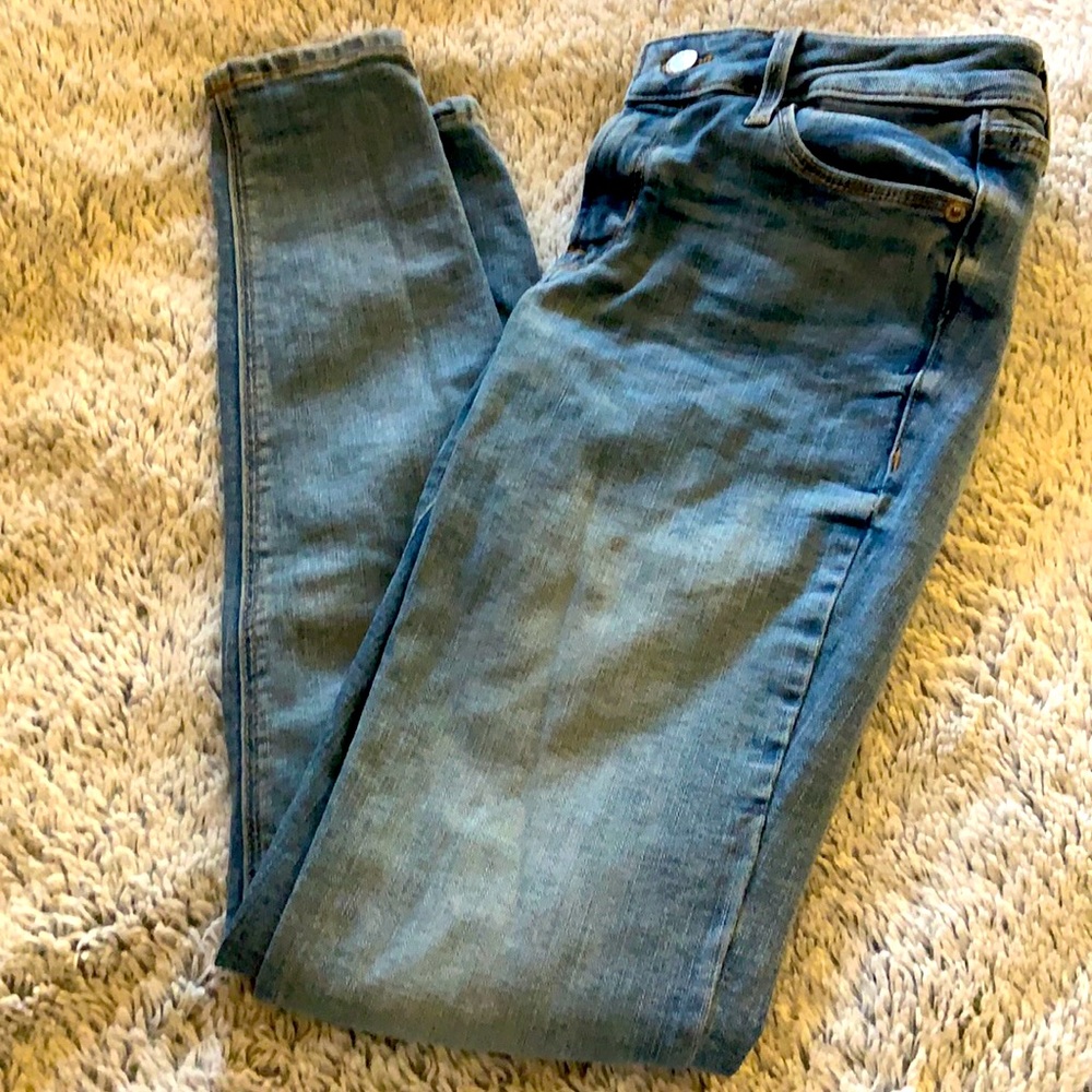 NEVER WORN** New Old navy Rockstar jeans